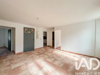Apartment in Claviers (83830)