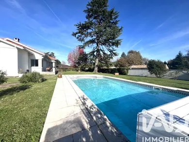 Traditional house in Saint-Pierre-du-Mont (40280)