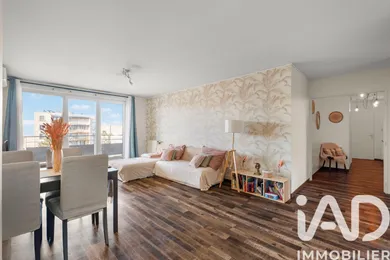 Apartment in Bron (69500)