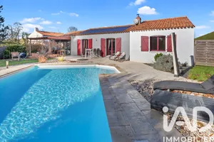 House at Pont-Saint-Martin (44860)