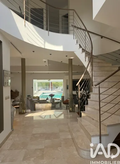 Architectural house at Noisy-le-Grand (93160)