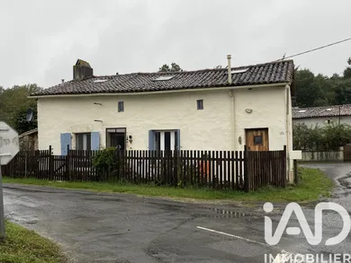 Village house in Caunay (79190)