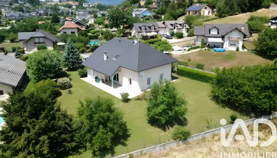 Maison d'architecte à Saint-Jeoire-Prieuré (73190)