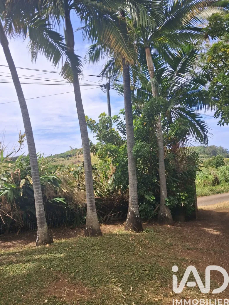 Terrain à Saint-Pierre (97410) · 250 000 €
