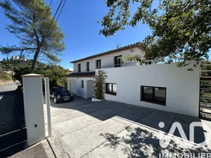 Maison à Saint-Jeannet (06640)