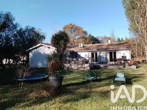 Traditional house at Le Temple (33680)
