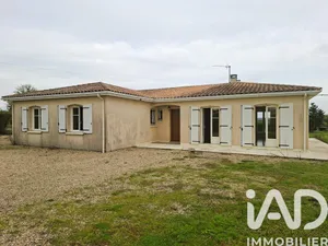 House at Mornac (16600)