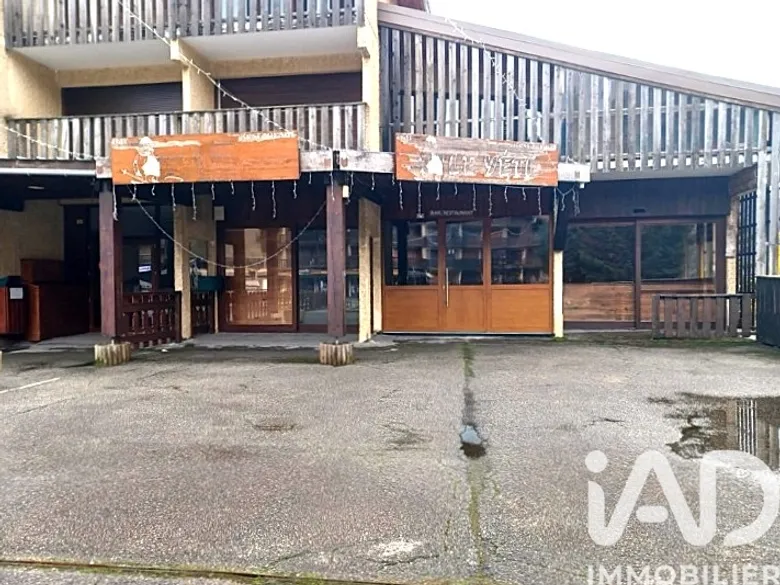 Immeuble 117 m² · à Auris · 117 m² · 212 000 €