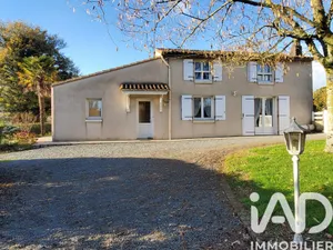 House at La Tardière (85120)