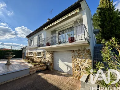 Architectural house at Château-Thierry (02400)