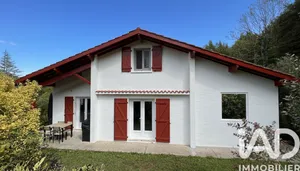 Architectural house at Lahonce (64990)