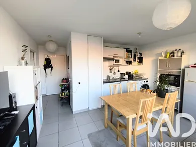 Apartment in Bordeaux (33300)