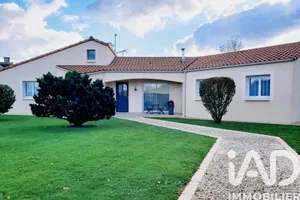 House at Loge-Fougereuse (85120)