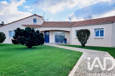 Maison à Loge-Fougereuse (85120)