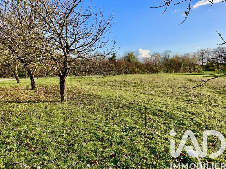 Terrain 800 m² · à Saint-Ciers-Champagne · 18 500 €