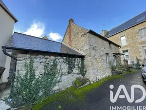 Traditional house at Saint-Nicolas-du-Pélem (22480)