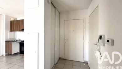 Apartment in Bron (69500)