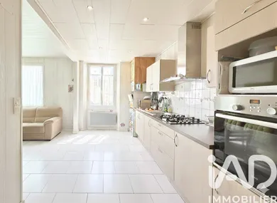 House in Les Billaux (33500)