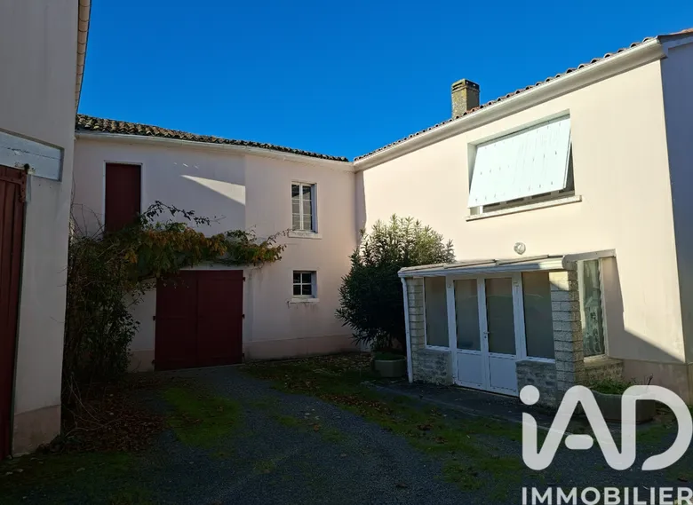 Maison 7 pièces 195 m² · à Saint-Michel-le-Cloucq · 195 m² · 136 000 €