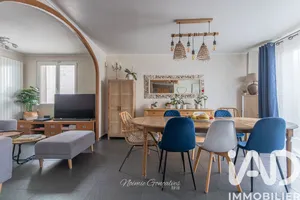 House at Issou (78440)