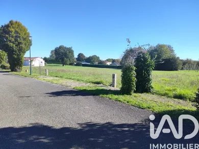 Terrain à bâtir à Champagné-le-Sec (86510)