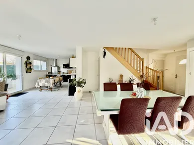 Detached house in L'Huisserie (53970)