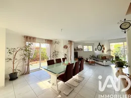Pavillon à L'Huisserie (53970)