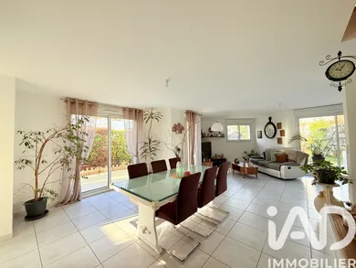 Detached house in L'Huisserie (53970)