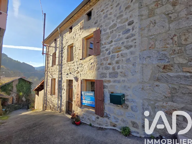 Maison 4 pièces 103 m² · à Saint-Julien-Vocance · 103 m² · 130 000 €