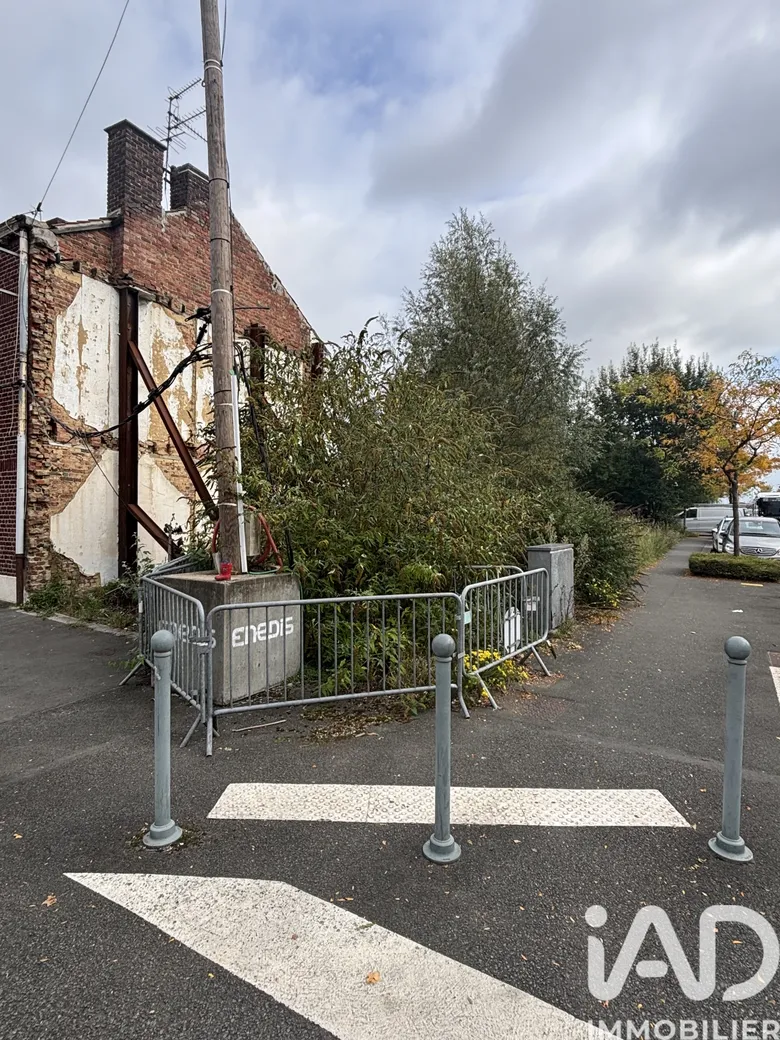 Terrain 303 m² · à Hem · 157 000 €