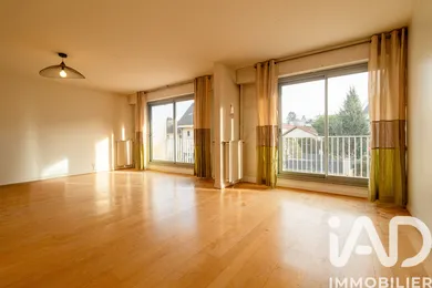 Apartment at Le Plessis-Robinson (92350)