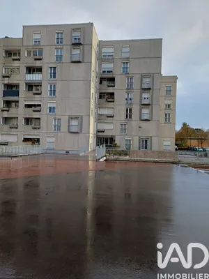 Apartment at Dammarie-lès-Lys (77190)