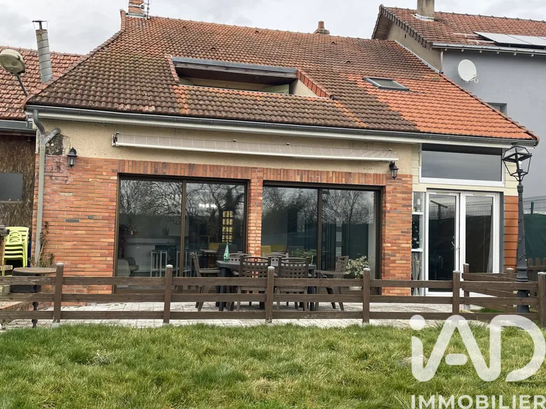 Maison 6 pièces 240 m² · à Saint-Éloy-les-Mines · 240 m² · 129 990 €