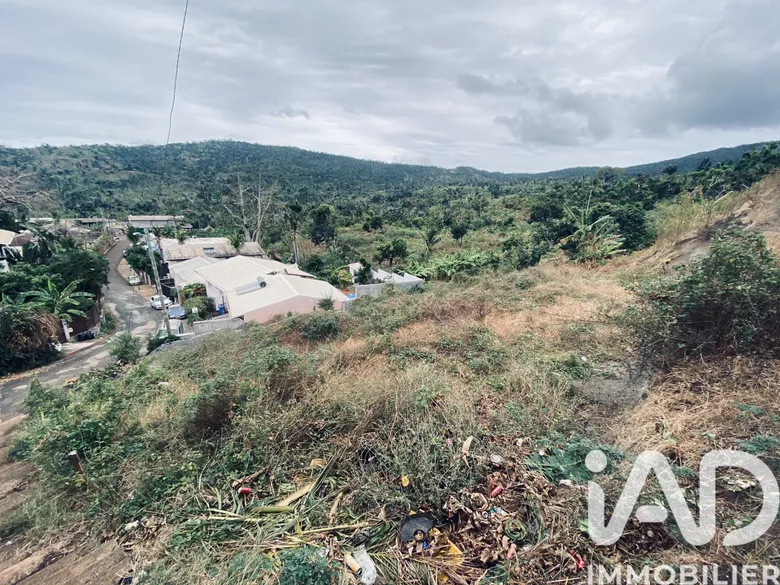 Terrain à bâtir à DEMBENI (97600) · 180 000 €