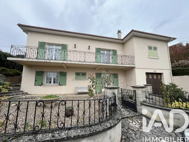 Townhouse in Saint Savin (86310)