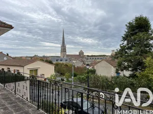 Townhouse in Saint Savin (86310)