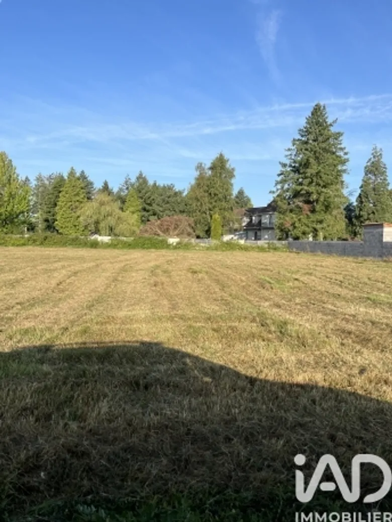 Terrain à bâtir à Orléat (63190) · 102 000 €