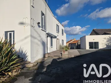 House at Montreuil-Bellay (49260)