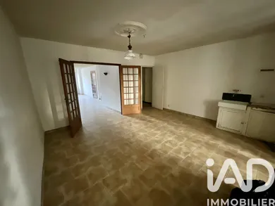 Townhouse in Izé (53160)