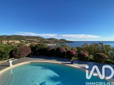 Maison à Saint-Raphaël (83530)
