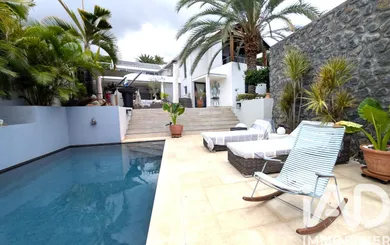 Architectural house at Saint-Paul (97460)