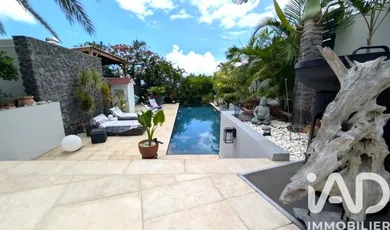 Architectural house at Saint-Paul (97460)