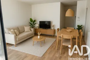 Apartment in Bordeaux (33300)