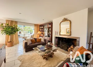 Maison traditionnelle à Le Chesnay (78150)