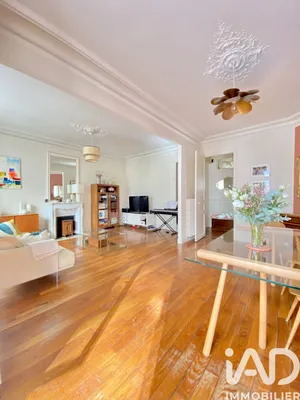 Apartment in Paris (75017)
