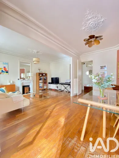 Apartment in Paris (75017)