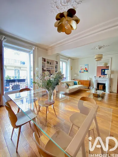 Apartment in Paris (75017)