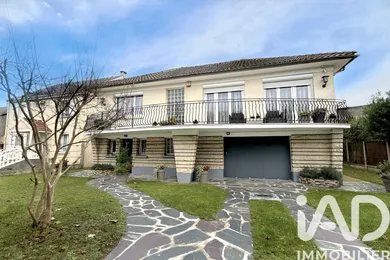 Traditional house in Champs-sur-Marne (77420)