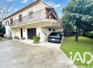 Traditional house at Milhaud (30540)