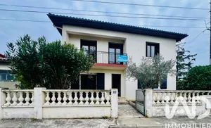 House at Valence (82400)